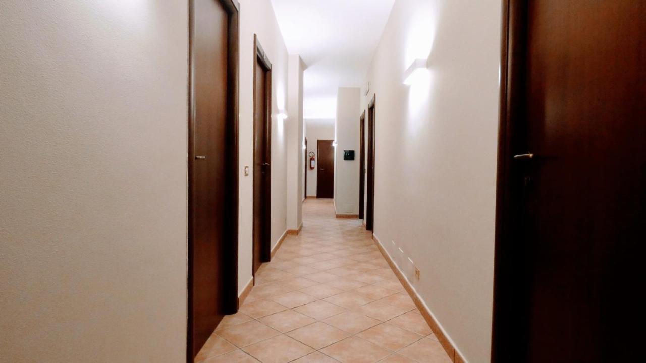 Hotel Piscina La Suite Prossedi Extérieur photo