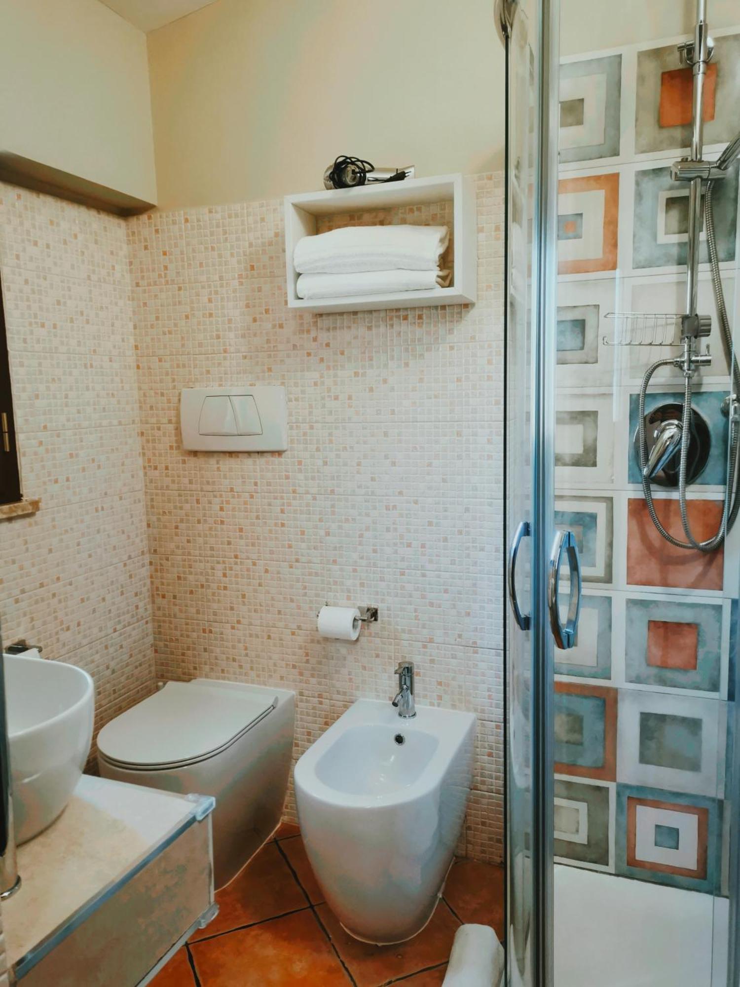 Hotel Piscina La Suite Prossedi Extérieur photo