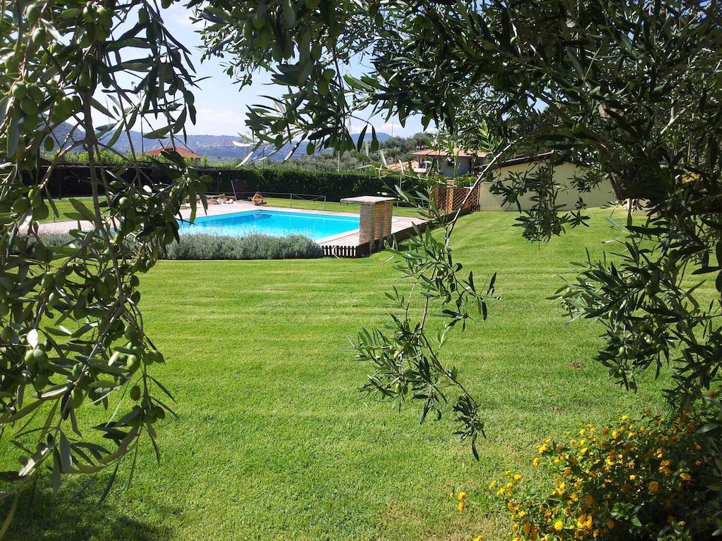 Hotel Piscina La Suite Prossedi Extérieur photo