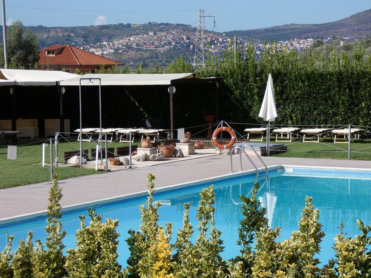 Hotel Piscina La Suite Prossedi Extérieur photo
